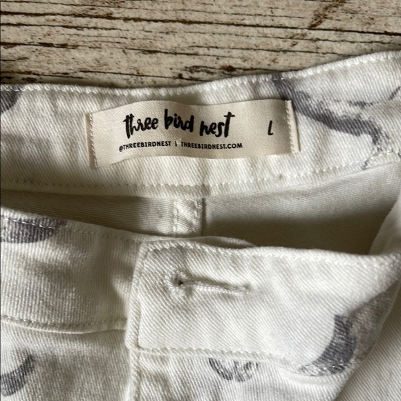 Chic White Flared Pants with Bull Skull Print - Picture 2 of 3